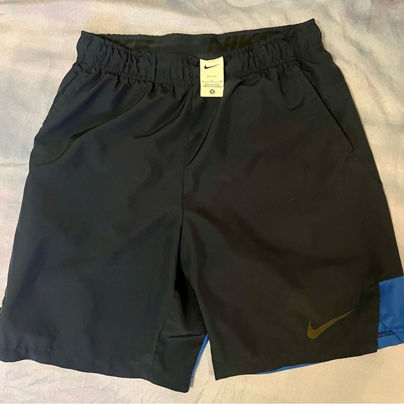 Lot of four men’s Nike Dri-Fit shorts size small - Picture 5 of 9